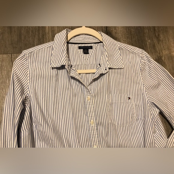 *Tommy Hilfiger* Bundle: Women’s Blue/White Button-Down Striped Shirt (Size L) - Picture 11 of 12
